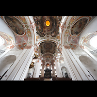 Einsiedeln, Benediktinerabtei, Blick vom Altargitter in Richtung Gnadenkapelle und ins Gew�lbe