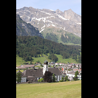 Engelberg, Klosterkirche, Blick von Nordosten von auf die Klosterkirche