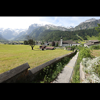 Engelberg, Klosterkirche, Blick von Norden vom Ende des Schulhauswegs auf das Kloster
