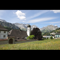Engelberg, Klosterkirche, Blick von Nordosten von der Wydenstrasse auf die Klosterkirche