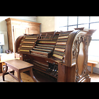 Engelberg, Klosterkirche, Voriger Hauptorgelspieltisch von Goll (1926) seitlich