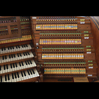 Engelberg, Klosterkirche, Voriger Hauptorgelspieltisch von Goll (1926) - rechte Registerstaffel