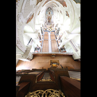 Engelberg, Klosterkirche, Blick vom Dach der Hauptorgel nach unten in die Kirche