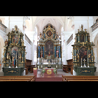 Lachen, Pfarrkirche Heilig Kreuz, Chorraum mit Seitenalt�ren und Hauptaltar