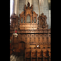 Luzern, Franziskanerkirche St. Maria in der Au, Chororgel (um 1650) mit ins Chorgest�hl integriertem Spieltisch