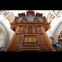 Luzern, Franziskanerkirche St. Maria in der Au, Hauptorgel mit Spieltisch perspektivisch