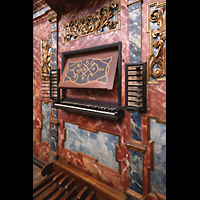 Muri, Klosterkirche St. Martin, Spieltisch der Epistelorgel seitlich