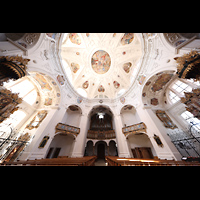 Muri, Klosterkirche St. Martin, Innenraum in Richtung Hauptorgel mit Blick in die Kuppel