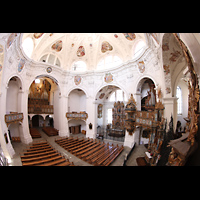 Muri, Klosterkirche St. Martin, Blick von der Epistelorgel zur Hauptorgel (beleuchtet) und in die Kirche