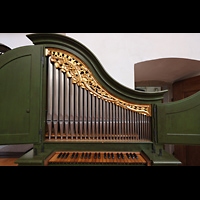 Muri, Klosterkirche St. Martin, Prospekt und Klaviatur des Chorpositivs