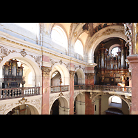 Praha (Prag), Bazilika sv. Jakuba (St. Jakob), Seitlicher Blick auf Chor- und Hauptorgel