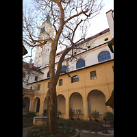 Praha (Prag), Bazilika sv. Jakuba (St. Jakob), Kreuzgang und hof zwischen Kirche und Minoritenkloster