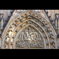 Praha (Prag), Katedr�la sv. V�ta (St. Veits-Dom), Tympanon mit Figurenschmuck �ber dem Hauptportal