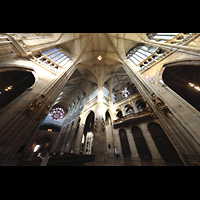 Praha (Prag), Katedr�la sv. V�ta (St. Veits-Dom), Blick von der Vierung ins Langhaus zur Hauptorgel und zur Querhausorgel