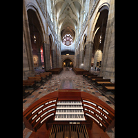 Praha (Prag), Katedr�la sv. V�ta (St. Veits-Dom), Mobiler Spieltisch im Langhaus mit Blick zur Hauptorgel