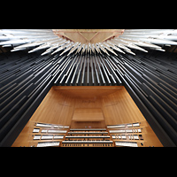 Praha (Prag), Katedr�la sv. V�ta (St. Veits-Dom), Spieltisch mit Hauptorgelprospekt perspektivisch