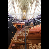 Praha (Prag), Katedr�la sv. V�ta (St. Veits-Dom), Blick �ber die Hauptwerkspfeifen und die Prospektpfeifen ins Langhaus