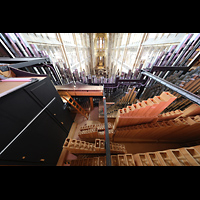 Praha (Prag), Katedr�la sv. V�ta (St. Veits-Dom), Blick �ber die Hauptwerkspfeifen und die Prospektpfeifen ins Langhaus