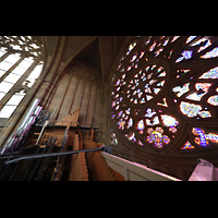 Praha (Prag), Katedr�la sv. V�ta (St. Veits-Dom), Seitlicher Blick von den Chamaden auf Hauptwerkspfeifen und die Buntglas-Rosette