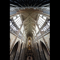 Praha (Prag), Katedr�la sv. V�ta (St. Veits-Dom), Blick vom Spieltisch �ber den Prospekt ins Gew�lbe und ins Langhaus