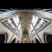 Praha (Prag), Katedr�la sv. V�ta (St. Veits-Dom), Blick vom Spieltisch �ber den Prospekt ins Gew�lbe und zum Chor