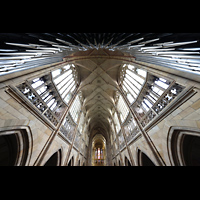 Praha (Prag), Katedr�la sv. V�ta (St. Veits-Dom), Blick vom Spieltisch �ber den Prospekt ins Gew�lbe und zum Chor