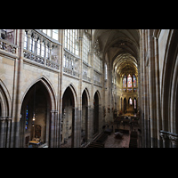 Praha (Prag), Katedr�la sv. V�ta (St. Veits-Dom), Seitlicher Blick von der Orgelempore in den Dom (n�rdliches Seitenschiff)