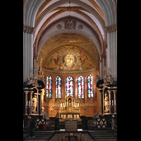 Bonn, M�nster St. Martin, Chorraum mit Buntglasfenstern