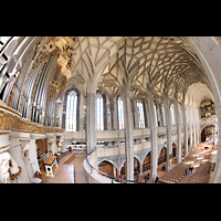 Halle (Saale), Marktkirche Unserer Lieben Frauen, Seitlicher Blick von der Orgelempore in die Kirche und zur Chororgel