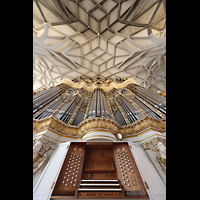 Halle (Saale), Marktkirche Unserer Lieben Frauen, Hauptorgel mit Spieltisch und Blick ins Gew�lbe