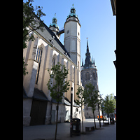 Halle (Saale), Marktkirche Unserer Lieben Frauen, Blick von S�dwesten aufs s�dliche Seitenschiff und die Hausmannst�rme