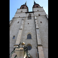 Halle (Saale), Marktkirche Unserer Lieben Frauen, Westfassade, davor der Drachenbrunnen