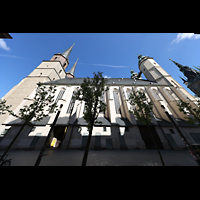 Halle (Saale), Marktkirche Unserer Lieben Frauen, S�dliches Seitenschiff mit Blauen T�rmen (links) und Hausmannst�rmen (re.)