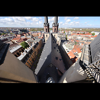 Halle (Saale), Marktkirche Unserer Lieben Frauen, Blick von den Hausmannst�rmen nach Westen auf Kirchendach u. Blaue T�rme