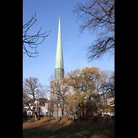 Hamburg, Hauptkirche St. Nikolai, Ansicht vom Bolivarpark von S�den; Turmh�he:89,4 m