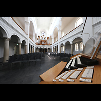 K�ln (Cologne), Trinitatiskirche, Seitlicher Blick vom mobilen Spieltisch in die Kirche und zur Orgel