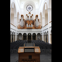 K�ln (Cologne), Trinitatiskirche, Blick vom mobilen Spieltisch in die Kirche und zur Orgel