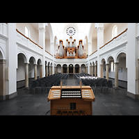 K�ln (Cologne), Trinitatiskirche, Blick vom mobilen Spieltisch in die Kirche und zur Orgel