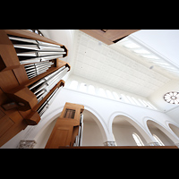 K�ln (Cologne), Trinitatiskirche, Seitlicher Blick entlang des linken Pedalturms nach oben