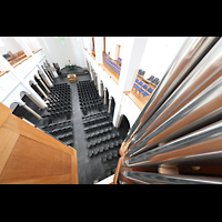 K�ln (Cologne), Trinitatiskirche, Blick zwischen R�ckpositiv und Pedalpfeifen nach unten in die Kirche