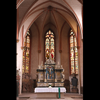 Marburg, St. Marien, Chorraum mit fr�hbarockem Altar und Seitenalt�ren