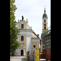 Ochsenhausen, Klosterkirche St. Georg, Fassade mit Turm