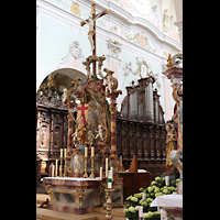 Ochsenhausen, Klosterkirche St. Georg, Volksaltar und linker Teil der Chororgel