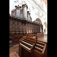 Ochsenhausen, Klosterkirche St. Georg, Chororgel-Spieltisch und linker Teil der Chororgel