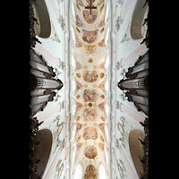 Ochsenhausen, Klosterkirche St. Georg, Beide Teile der Chororgel mit Blick ins Chorgew�lbe