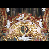 Ochsenhausen, Klosterkirche St. Georg, Ornamente und Figurenschmuck unter dem oberen Prospektfeld