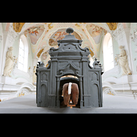 Ochsenhausen, Klosterkirche St. Georg, Herausfahrender Ochse (R�ckseite) auf dem Dach des R�ckpositivs