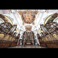 Ottobeuren, Abtei - Basilika St. Alexander und Theodor, Blick ins Vierungsgew�lbe und auf die Riepp-Orgeln (Dreifaltigkeit re, Heilig-Geist li)
