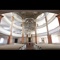 Waltershausen, Stadtkirche zur Gotteshilfe, Innenraum in Richtung Orgel und Altar