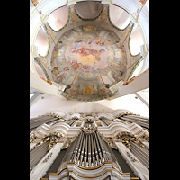Waltershausen, Stadtkirche zur Gotteshilfe, Orgelprospekt perspektivisch mit Blick in die Kuppel